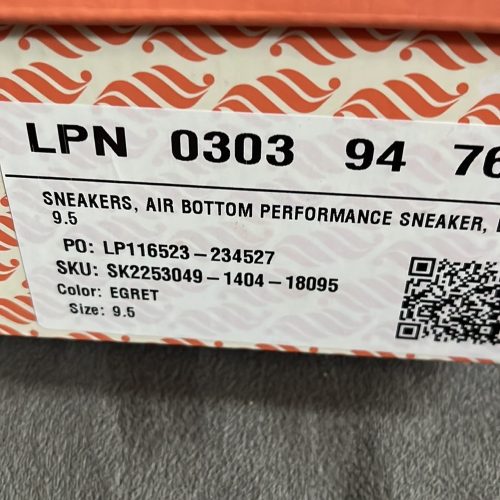 Fabletics Air Bottom Performance Sneaker Size 9.5 - image 4